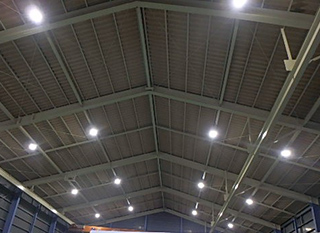 高天井用LED照明・自動車教習所